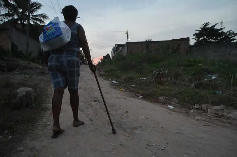 Moradores ficam preocupados com a situação da ponte, que nunca recebeu manutenção