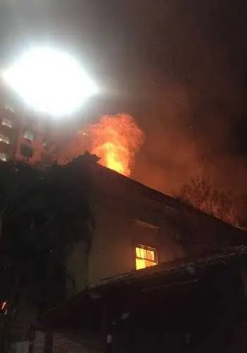Imagem ilustrativa da imagem Incêndio destrói Casarão do antigo Colégio Brasil em Niterói
