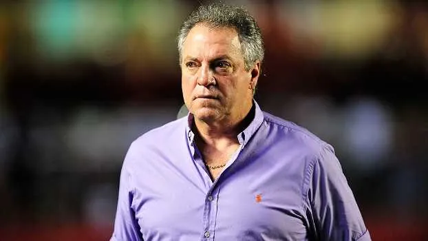 O técnico Abel Braga teve dificuldades para escalar a equipe
