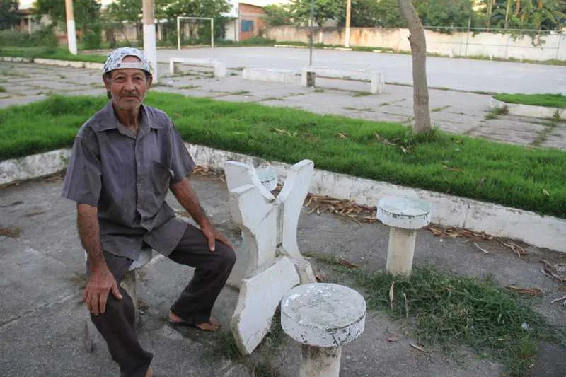 Juvenal Lima, de 72 anos, disse que praça não recebe nenhum investimento há mais de dois anos
