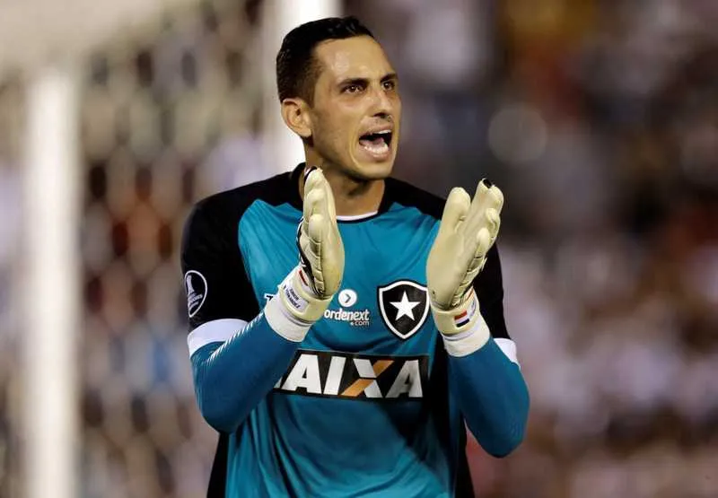  O goleiro Gatito Fernandéz volta a defender a meta do Glorioso