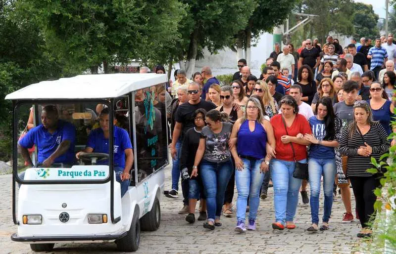 Corpo do inspetor foi enterrado na tarde de ontem, no Parque da Paz