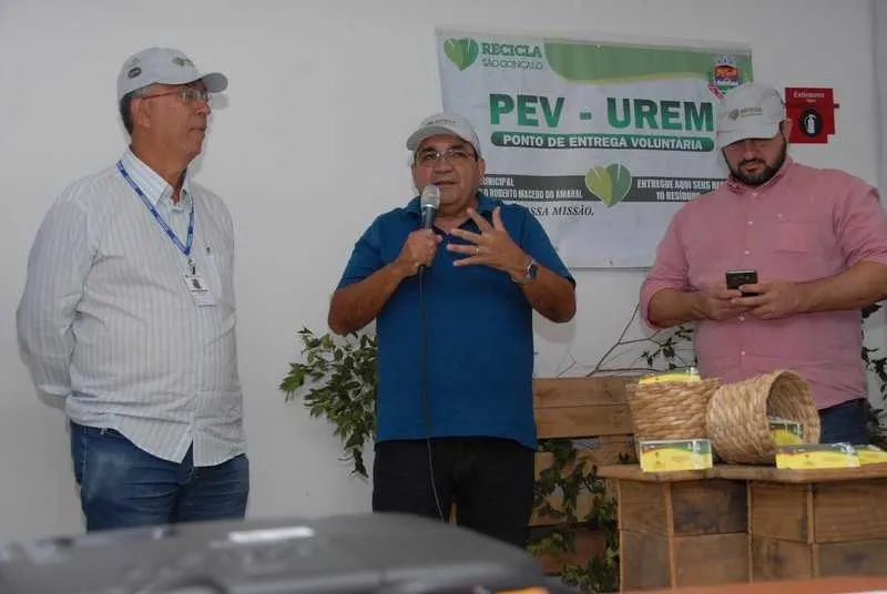 O prefeito lançou a moeda no Shopping Partage ontem
