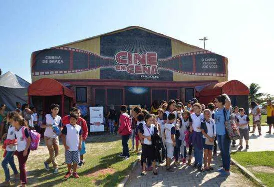 Sala de cinema itinerante já visitou quatro cidades da região