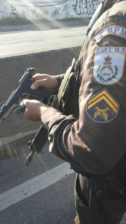 Imagem ilustrativa da imagem PM frustra roubo de carro na RJ-104