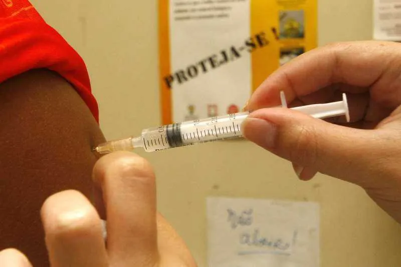 As novas unidades de saúde começarão a imunizar a partir das 11h, no primeiro dia de atuação. A partir de terça, das 8h às 16h30