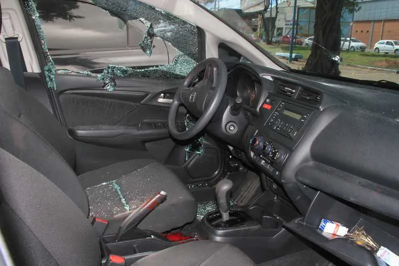  O Veículo usado pelos criminosos, um Honda Fit, foi roubado na área da 77ªDP (Icaraí)