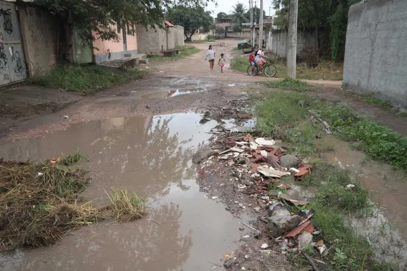  Moradores reclamam da situação caótica da Rua Arthur Souto, no bairro Jardim Floresta