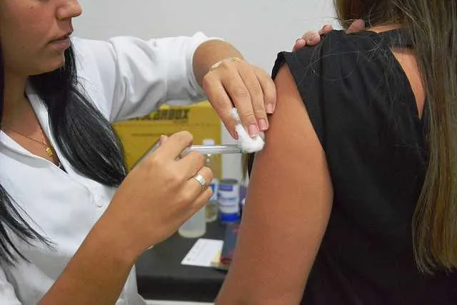 Cinco profissionais de saúde vão reforçar a vacinação na Unidade de Saúde da Família (USF)