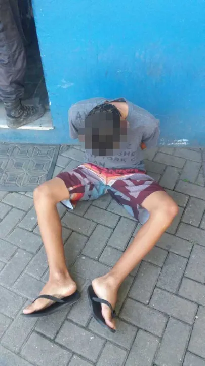 Segundo a polícia, menor estava com cocaína na mochila