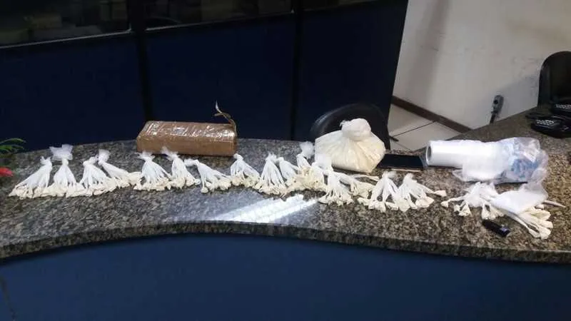 Cocaína foi encontrada na bolsa da criança, de seis anos