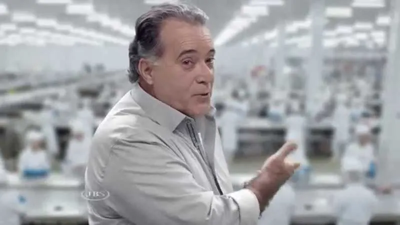 Seguindo os passos de Fátima Bernardes, que rompeu o contrato com a JBS, Tony Ramos não é mais o garoto-propaganda da Friboi. O cachê do protagonista da série "Vade Retro" era de aproximadamente R$ 5 milhões. Em março, após a delação de Joesley Batista, dono da empresa, o ator indicou que poderia romper o contrato com o frigorífico. "Se alguma coisa desabone essa relação, tenho direito de interromper o contrato. Eu preciso contratualmente dar esse tempo", disse na época. 