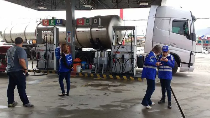 O Posto Ale, também no km 14 da Rodovia Amaral Peixoto, não apresentou irregularidades. Apenas foram recolhidas amostras de gasolina comum para análise, assim como nos demais.