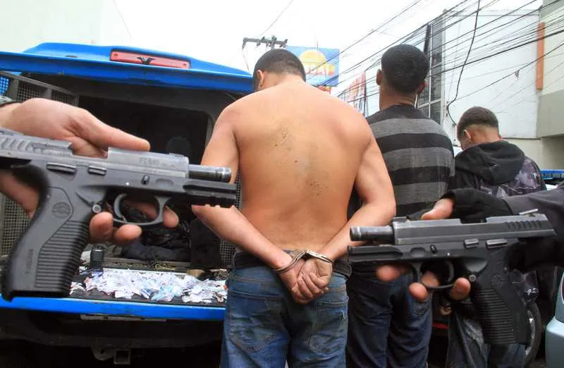 Entre os presos, dois foram baleados na ação da Polícia Militar
