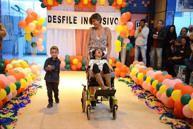Imagem ilustrativa da imagem Desfile promove inclusão de pessoas com deficiencia em SG