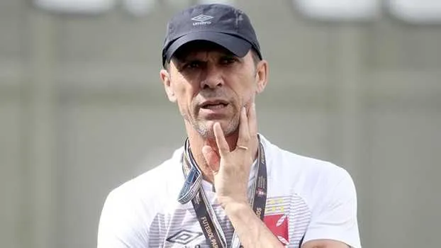 O treinador cruzmaltino estava suspenso contra o Corinthians