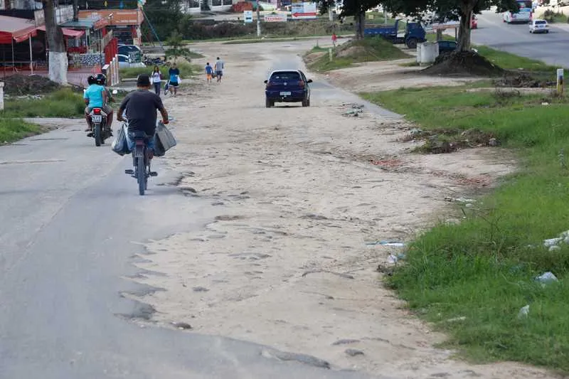  A via foi asfaltada na última gestão e o que parecia ser a solução, se tornou um problema

