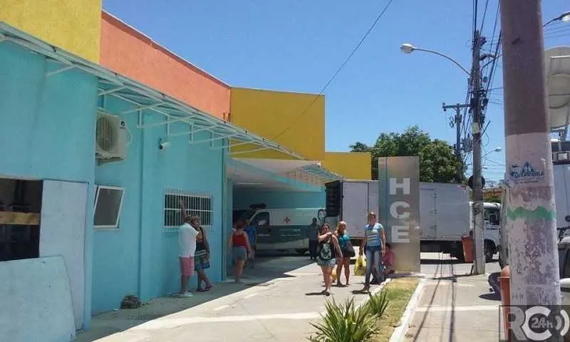 O homem baleado na Boca do Mato morreu no Hospital Central de Emergências, em Cabo Frio

