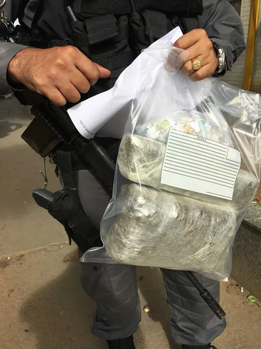 Imagem ilustrativa da imagem Dupla é flagrada com drogas no Salgueiro