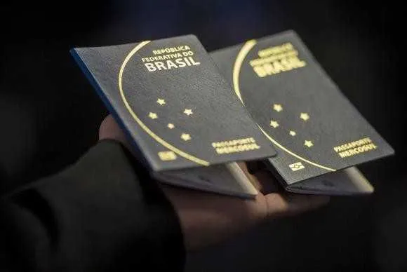 O governo afirma que a entrega dos passaportes será regularizada nos próximos dias
