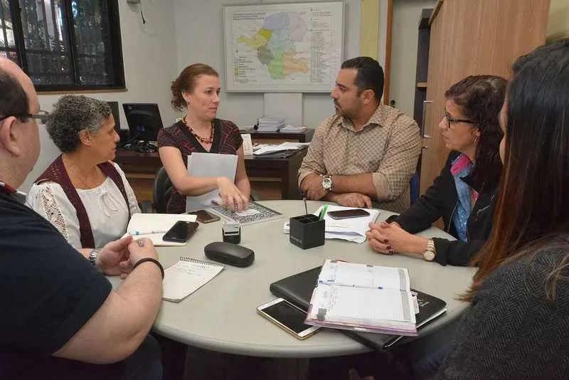 Pesquisadora de Nova Iorque se encontra com representantes municipais da área de saúde
