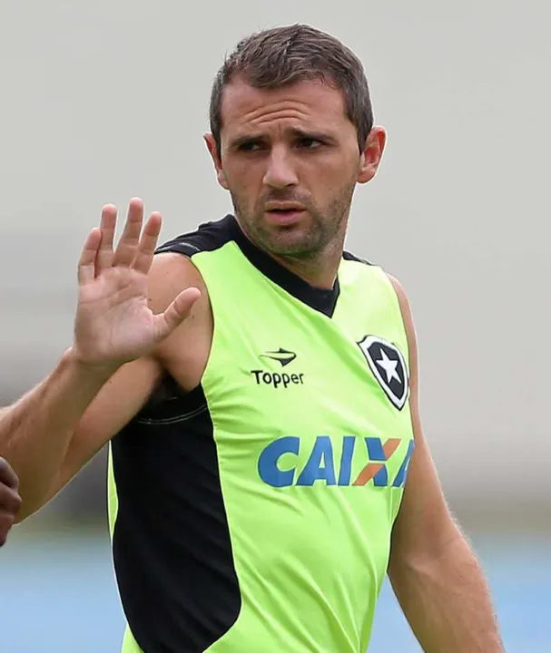 O meia não conseguiu se livrar dos problemas físicos no time comandado por Jair Ventura