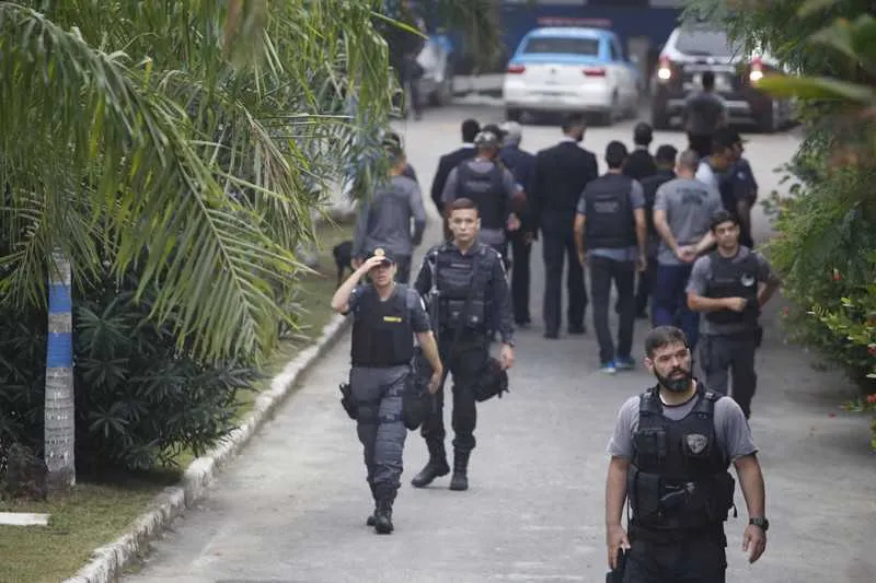 Imagem ilustrativa da imagem Polícia Civil realiza megaoperação contra corrupção policial na PM