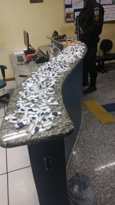 No local doconfronto foram apreendidas uma pistola e revólver