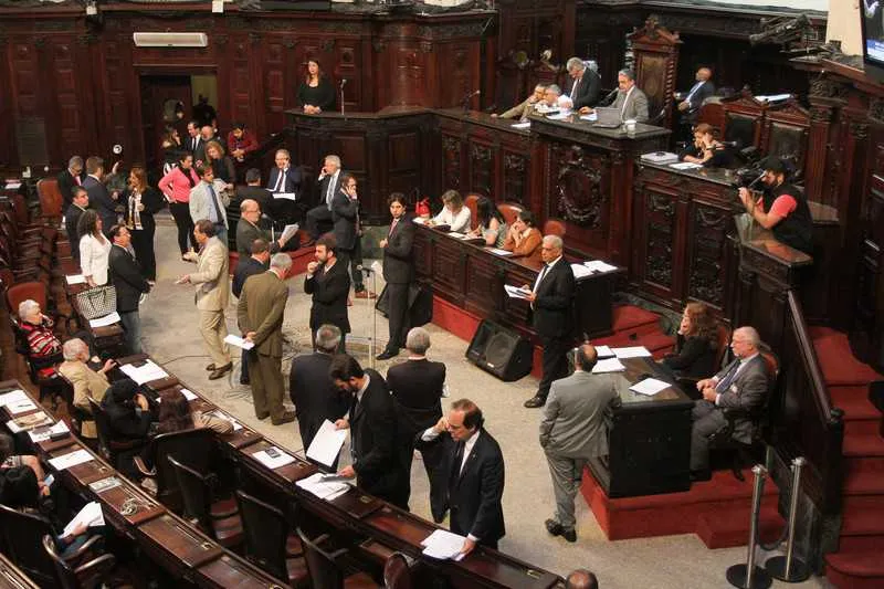 A medida foi aprovada com 49 votos favoráveis a 10 e duas abstenções na última quinta-feira