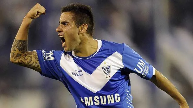 Jorge Correa é um dos destaques no time do Velez na temporada