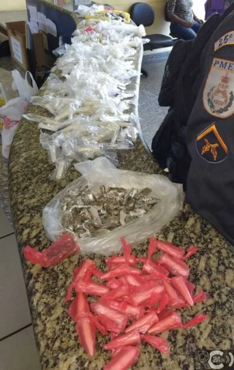 Com os presos, foi apreendida grande quantidade de drogas