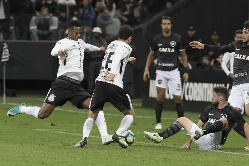 Mesmo com pênalti perdido, Jô foi o herói do time paulista
