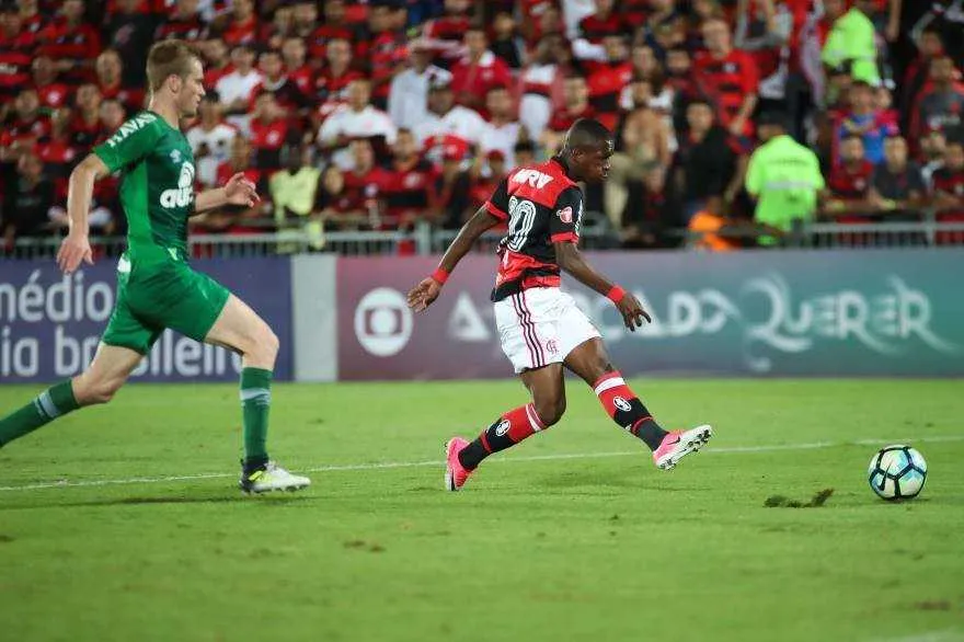 O gonçalense Vinicius Jr. deve ser um dos titulares do Flamengo no jogo de logo mais a noite