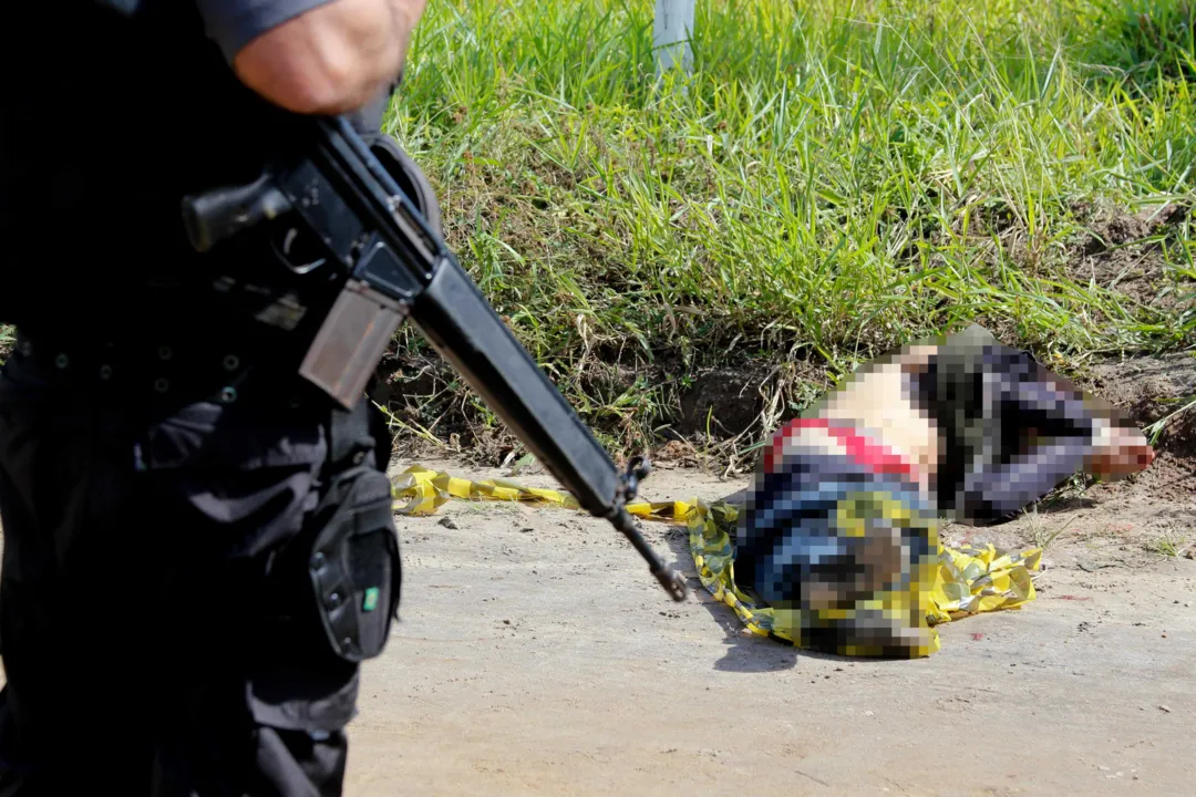 O homem foi encontrado morto pela polícia na Estrada do Rio Frio