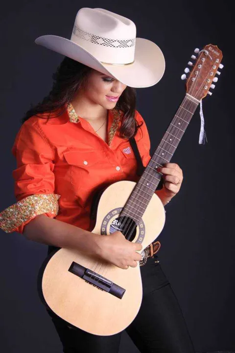 A voz e a viola de Luana Campos tomam conta da 12º edição do Cidade Sertanejo, que acontece neste sábado (08), na Toca da Gambá, em Niterói. Mostrando a força da mulher no gênero musical que tomou conta do Brasil, a mineira de Sete Lagoas apresenta clássicos da música sertaneja, além dos hits de Marília Mendonça, Maiara e Maraisa e cia.  A entrada custa R$ 20 e a classificação é 18 anos.  A Toca da Gambá fica na Travessa Carlos Gomes, 23, no Barreto. 
