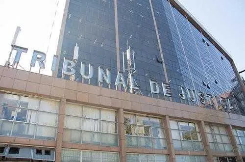 Imagem ilustrativa da imagem TJ suspende processos de professores aposentados
