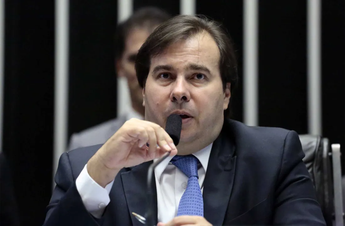 Presidente da Câmara, Rodrigo Maia, é o primeiro na sucessão da presidência da República
