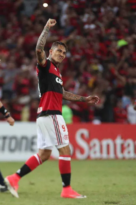 O Vasco de L.Fabiano quer chegar ao G-4 e o Flamengo de Guerrero mira a liderança do Brasileirão