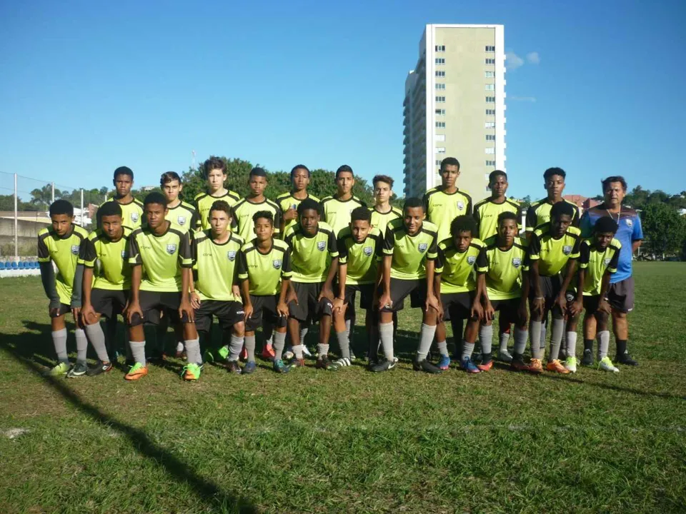 Os meninos do Atlético Carioca fazem o 1º jogo da final no Mauá