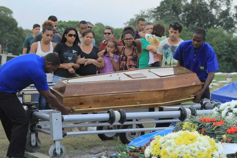 Subtenente Cláudio foi executado a tiros em um dos prédios do conjunto habitacional ‘Minha Casa, Minha Vida’, no Mundel, em São Gonçalo, em maio de 2016