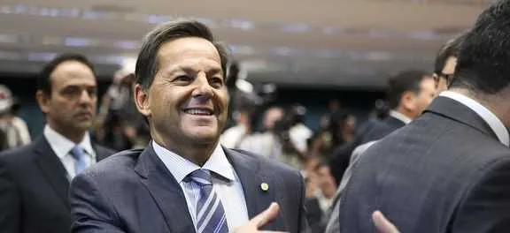 Sergio Zveiter apresentou parecer favorável à admissibilidade da denúncia contra Michel Temer