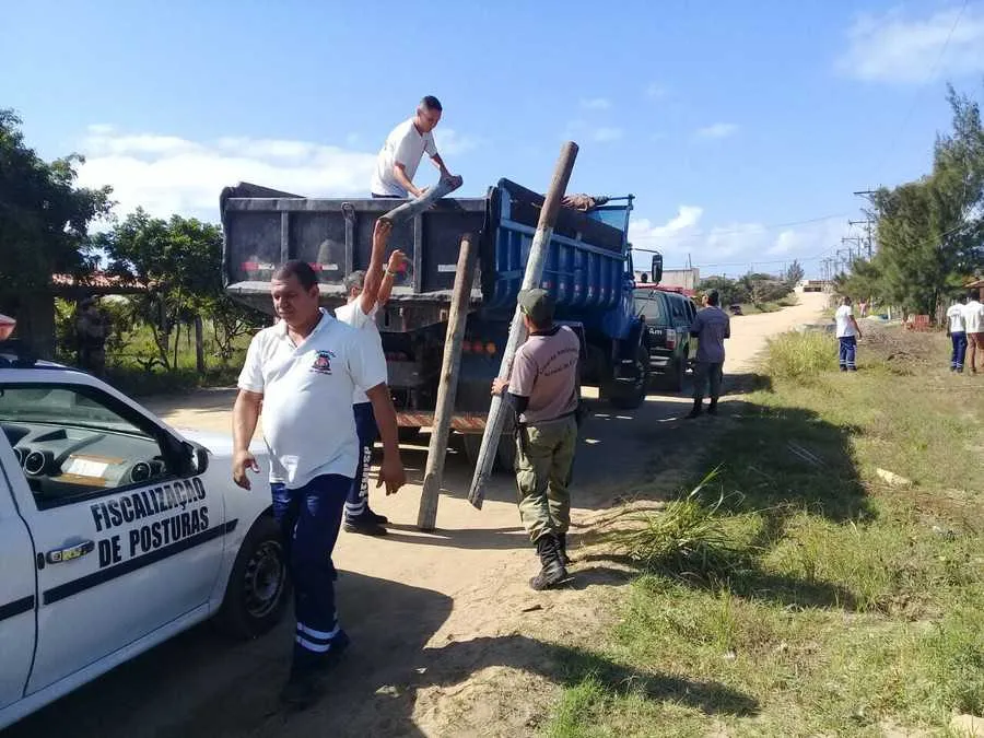 Equipes apreenderam materiais usados para demarcar terrenos