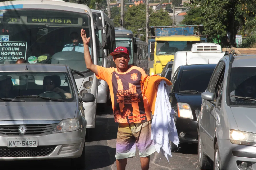 Para complementar a renda Marcelo faz várias atividades