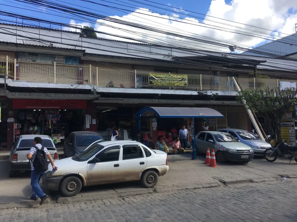 Imagem ilustrativa da imagem Estacionamento sem lei nas ruas do centro de Manilha