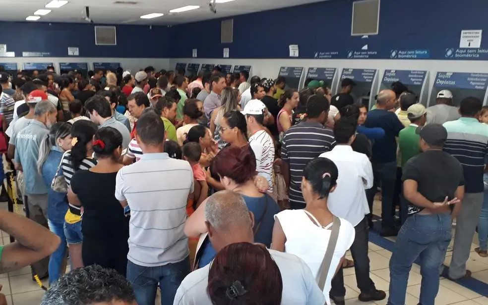 Para sacar o benefício, é preciso ir até a uma agência da Caixa