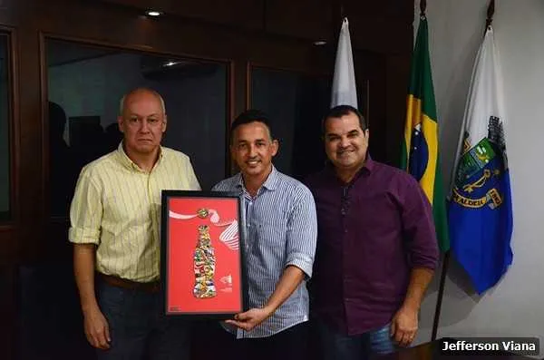  Chumbinho recebeu o presente de patrocinadora do evento