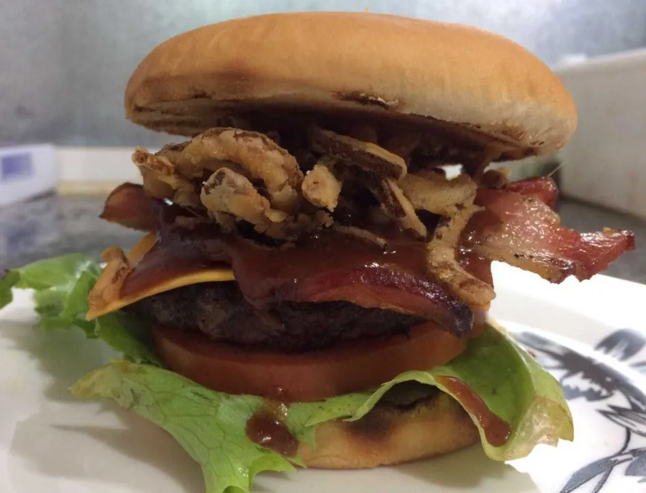 Hamburgueria faz campanha para ajudar gonçalense

