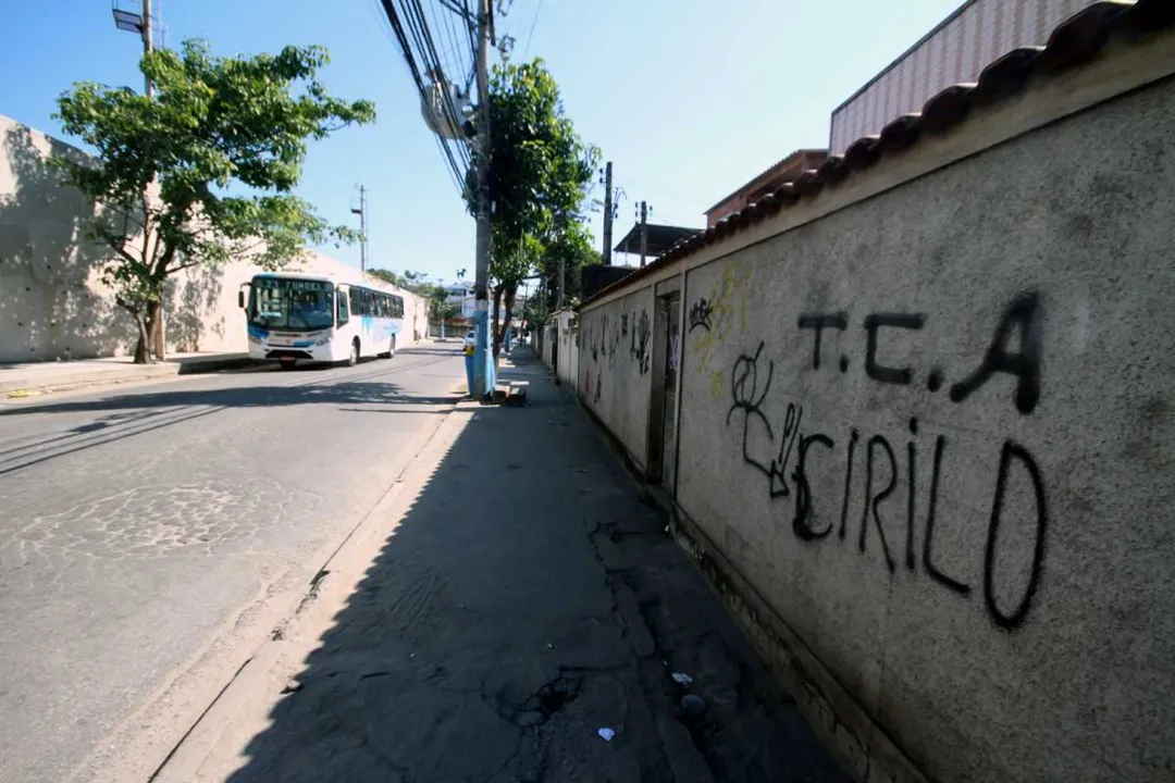 Encontrado no bairro Amendoeira, em São Gonçalo, o homem pode ser vítima da ‘guerra’ em SG