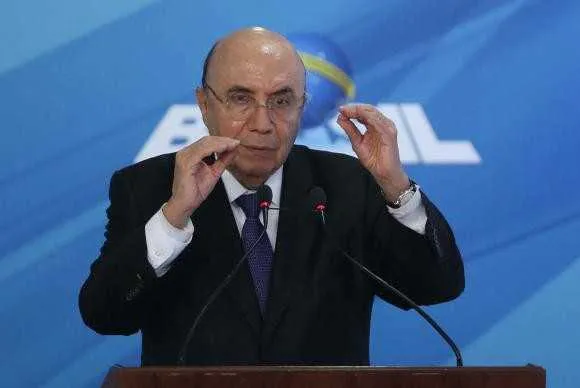 Henrique Meirelles disse que “as contratações superaram demissões em 4 dos 6 primeiros meses do ano, o que garantiu o primeiro saldo semestral positivo desde 2014”  
