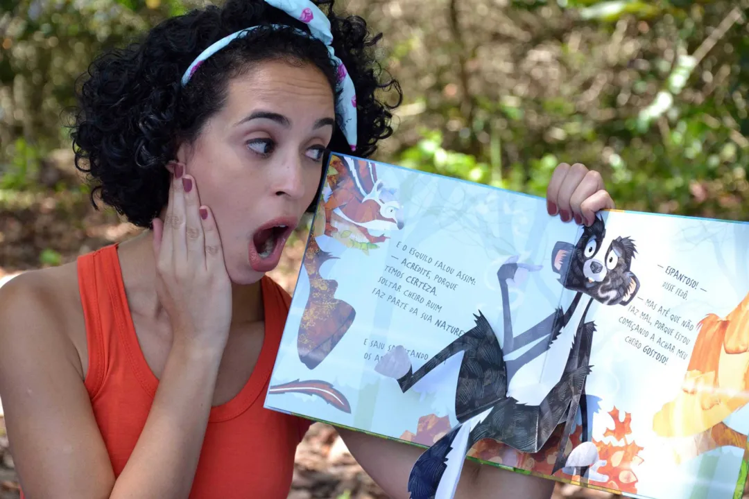 Entre as atividades, contação de histórias de segunda a sexta, sempre às 15h, com Bianca Barboza
